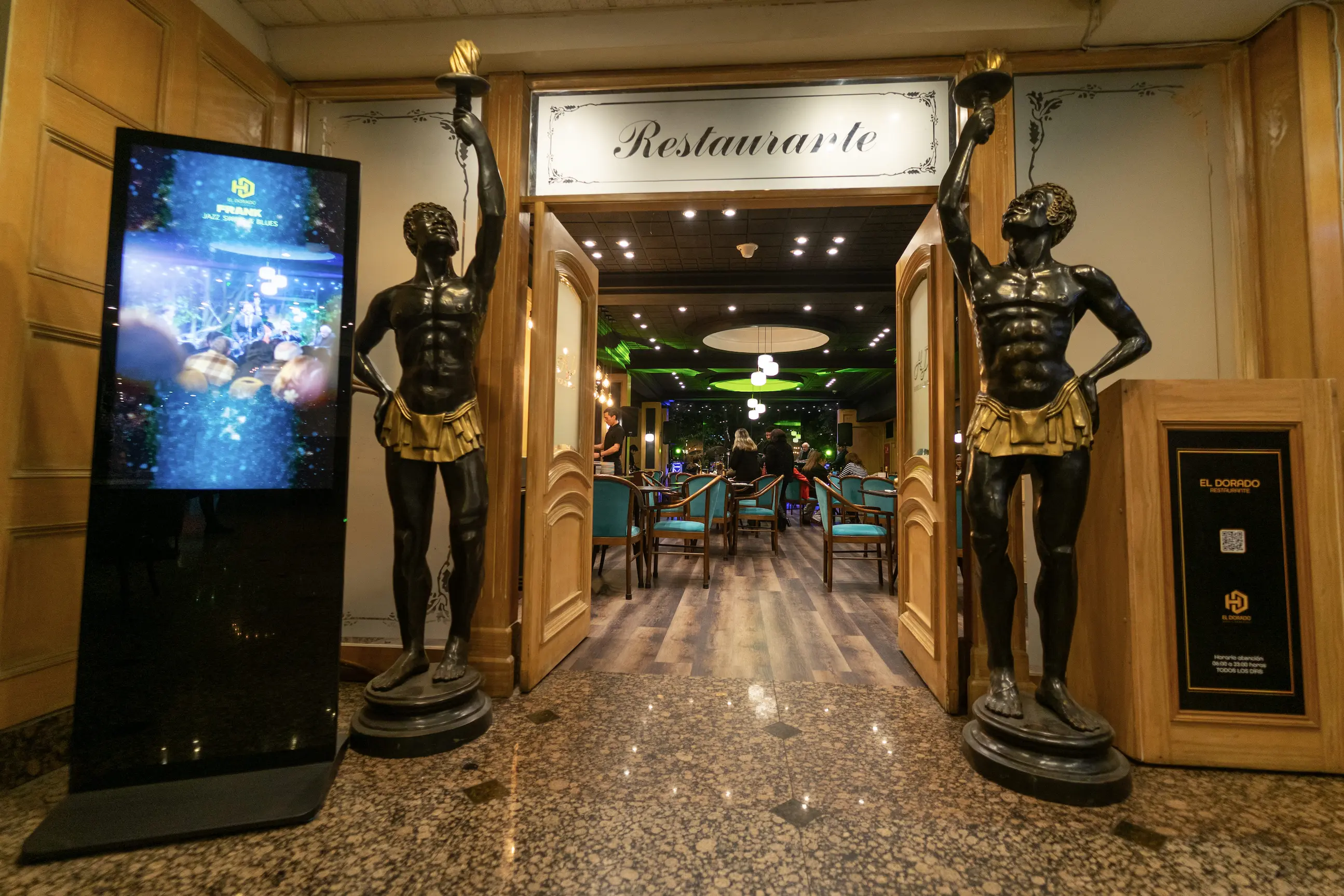 Acceso al restaurante del Hotel El Dorado